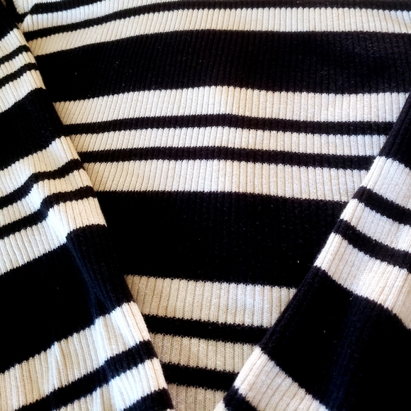 #Sweater turtleneck striped black and white 🧶 🦓 - Picture 6 of 6